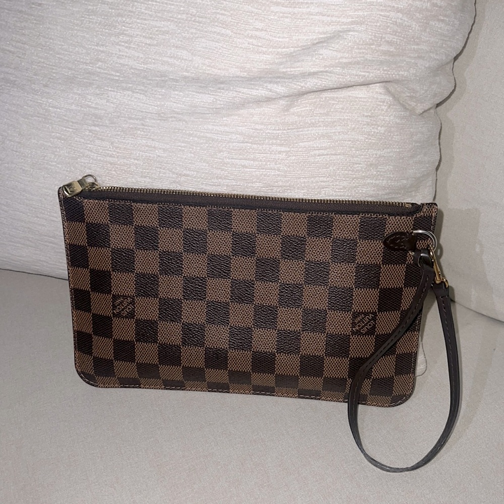 Louis Vuitton Neverfull Pochette